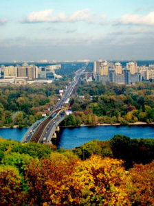 Вид на левый берег с парка Славы