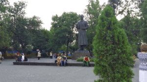 Памятник Сковороде на Подоле