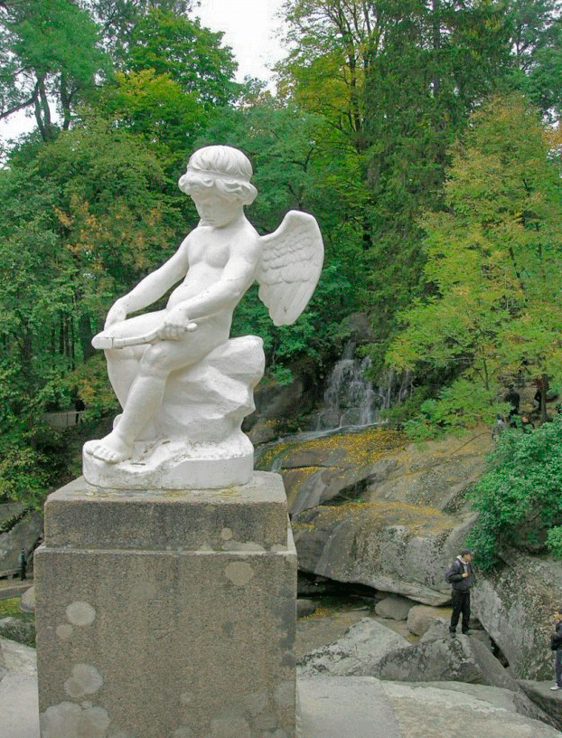 Статуя Амура в дендропарке Софиевка