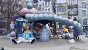 Детская площадка на пейзажной аллее