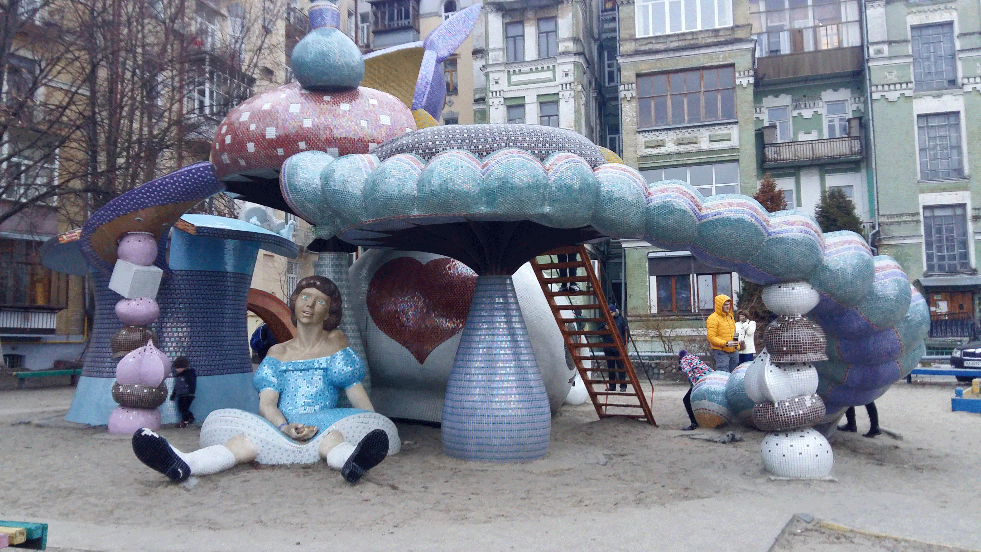 Детская площадка на пейзажной аллее